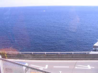 東海道線の車窓、相模灘（太平洋）