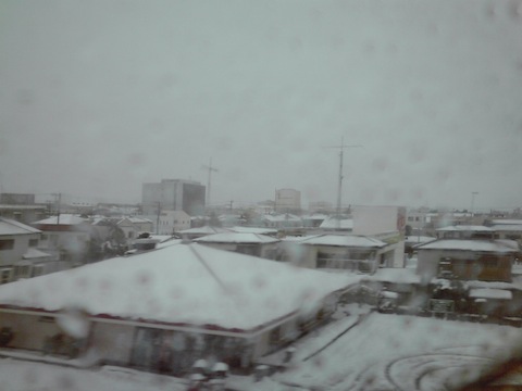 東海道新幹線の車窓（雪景色）
