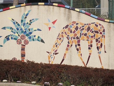 金沢動物園前の壁画