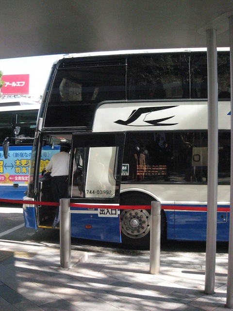 名古屋行のバス